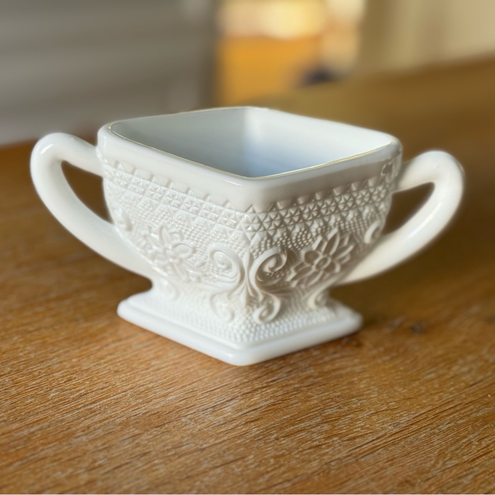 Duncan Miller Tiara Sandwich Milk Glass Sugar Bowl - Picture 1 of 5